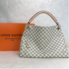 Louis Vuitton'dan Sahip Olmanız Gereken 5 Çanta
